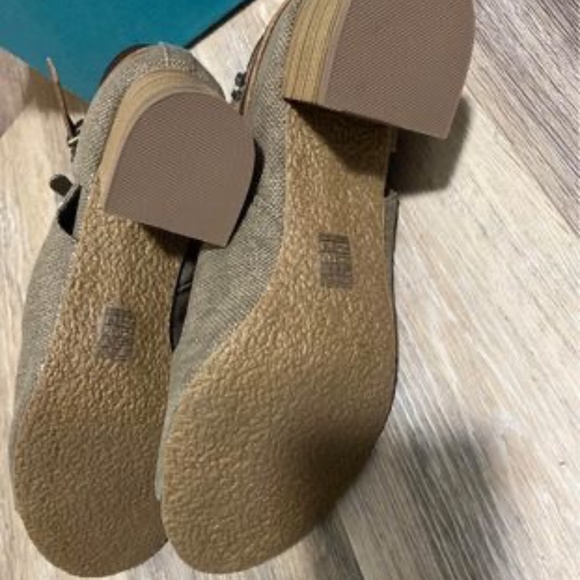 Peep toe booties - Picture 6 of 8